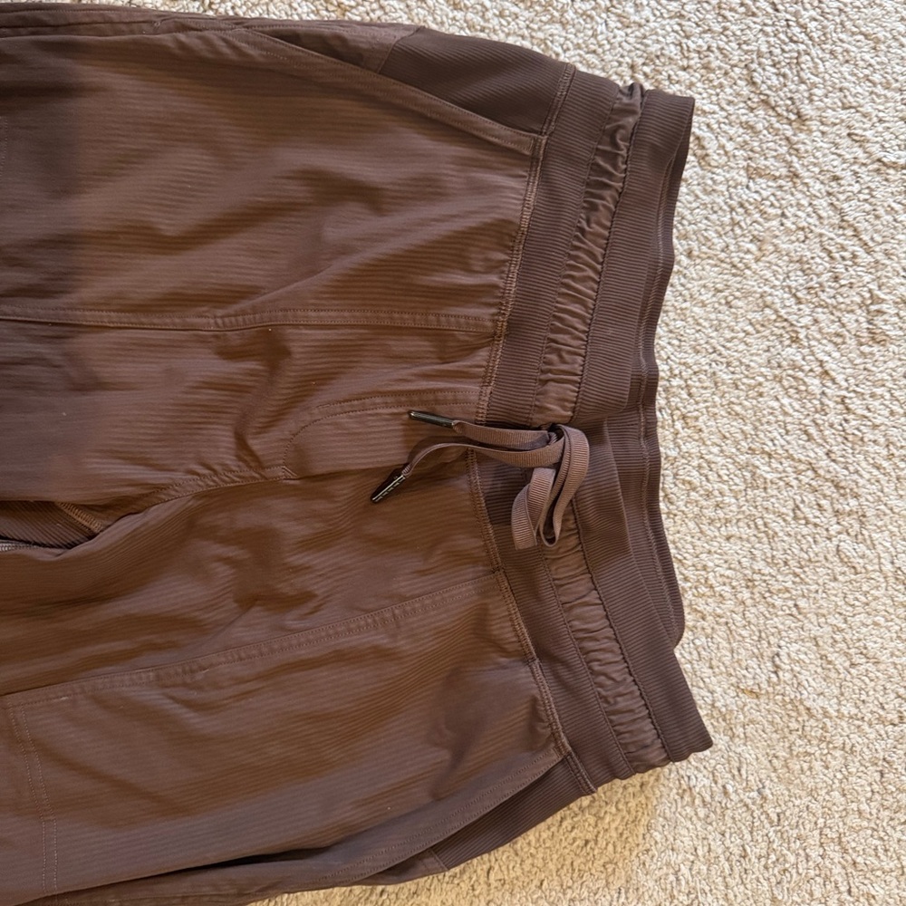 Lululemon Brown Lightweight Cropped Joggers size 6 - Picture 2 of 4